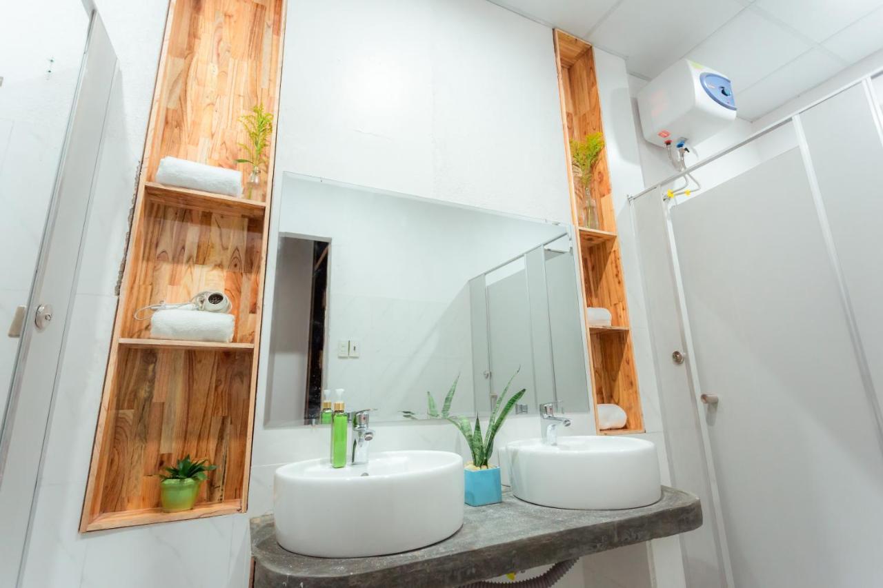 Rubis Hostel Hue Exterior photo